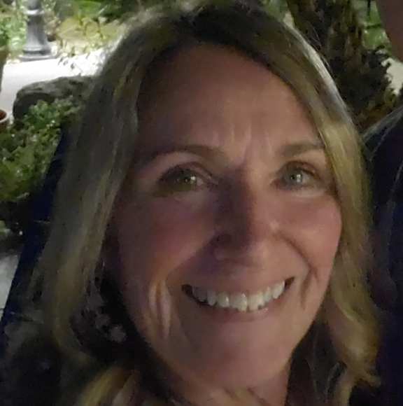 Meet your Posher, Debbie - Picture 1 of 1